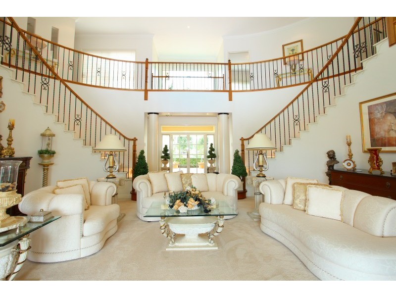 35 Istana View, Clear Island Waters QLD 4226