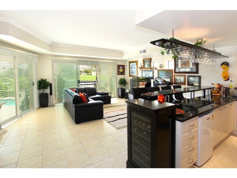 35 Istana View, Clear Island Waters QLD 4226