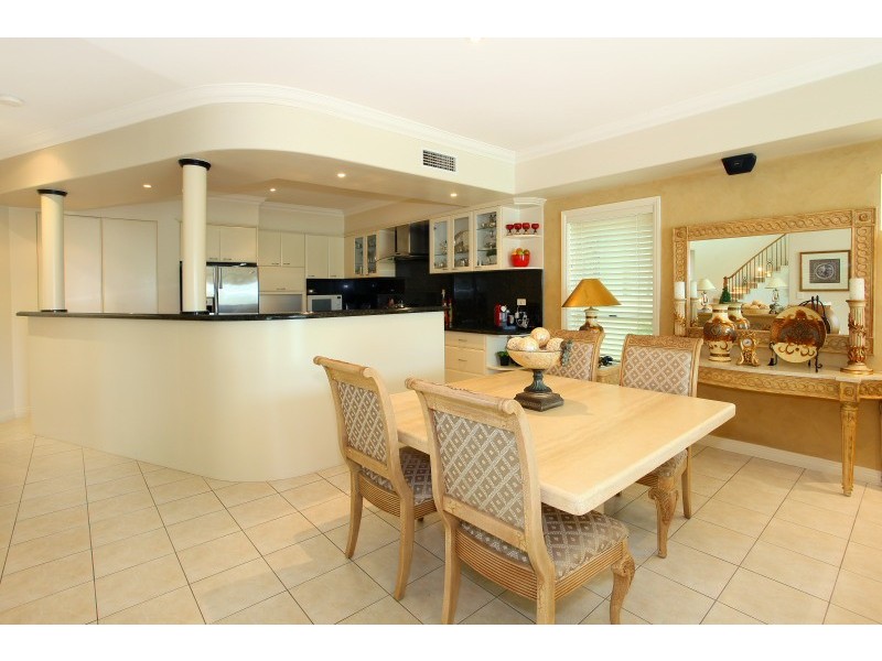 35 Istana View, Clear Island Waters QLD 4226