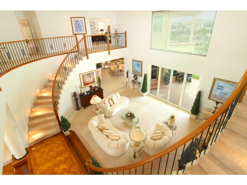 35 Istana View, Clear Island Waters QLD 4226