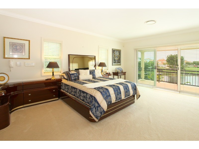 35 Istana View, Clear Island Waters QLD 4226