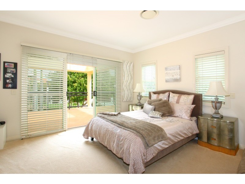 35 Istana View, Clear Island Waters QLD 4226