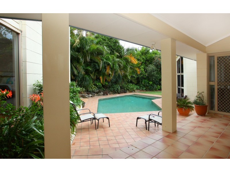 12 Chatswood Court, Robina QLD 4226