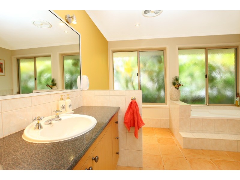 12 Chatswood Court, Robina QLD 4226