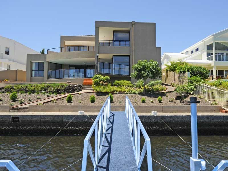 17 Karabella Court, Mermaid Waters QLD 4218