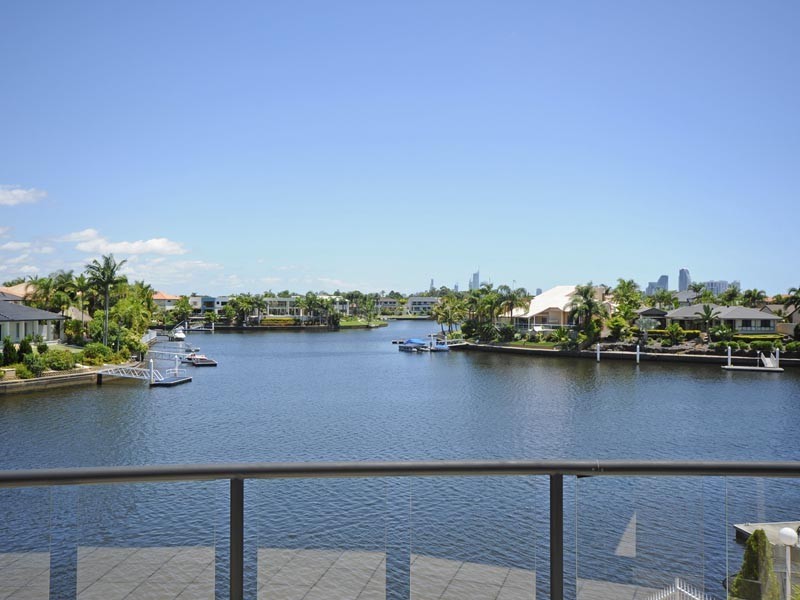 17 Karabella Court, Mermaid Waters QLD 4218