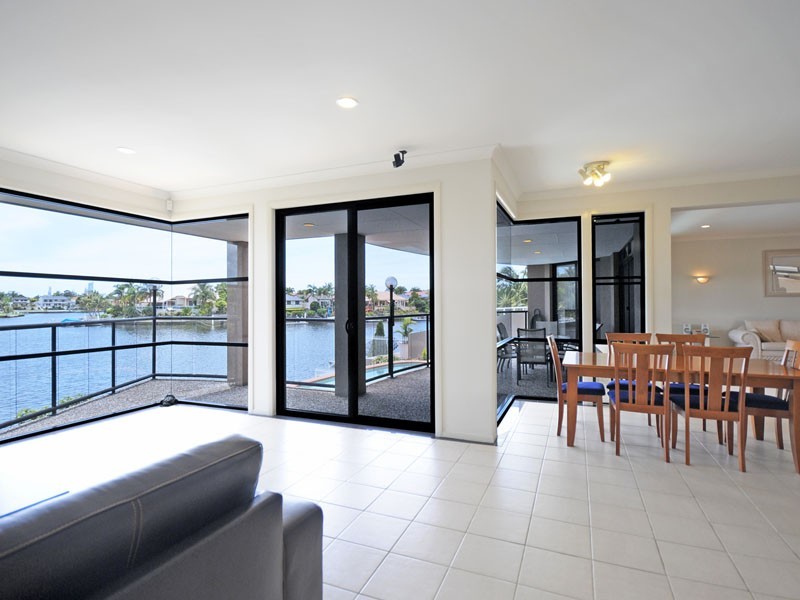 17 Karabella Court, Mermaid Waters QLD 4218