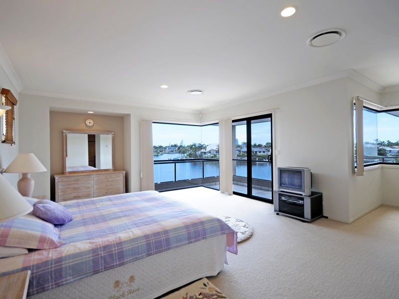 17 Karabella Court, Mermaid Waters QLD 4218