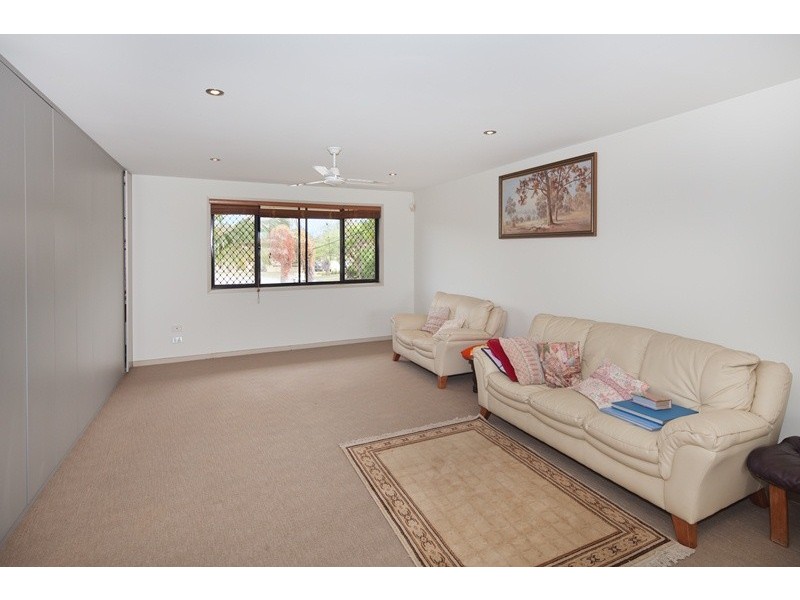 13 Poinciana Boulevard, Broadbeach Waters QLD 4218