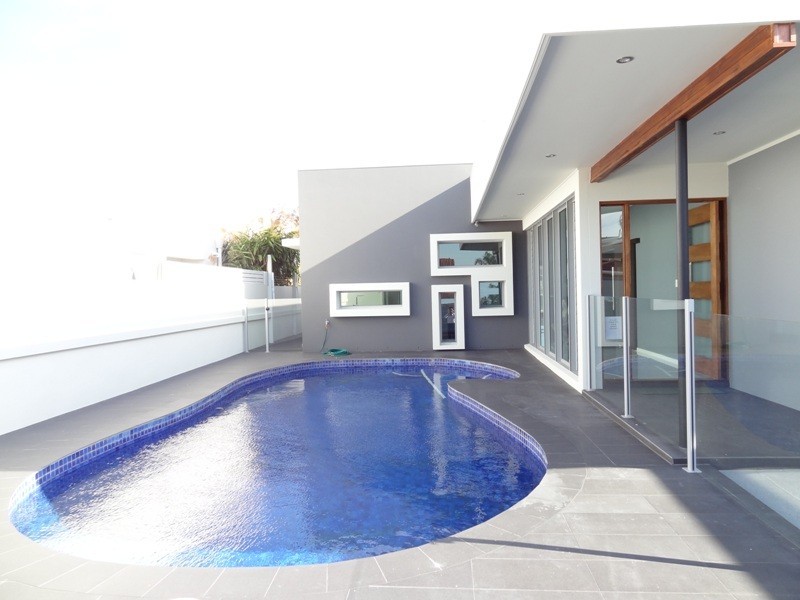 18 Boomerang Crescent, Sorrento QLD 4217