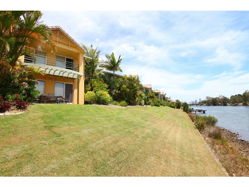 175/215 Cottesloe Drive, Mermaid Waters QLD 4218