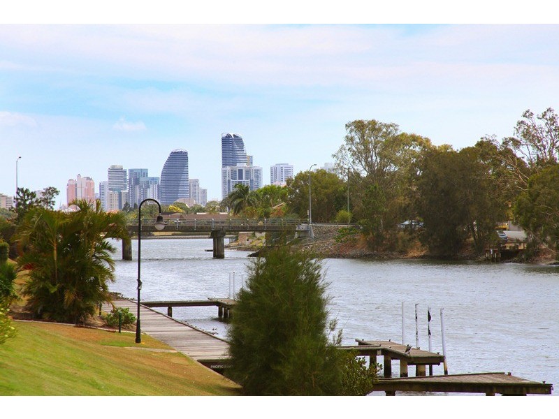 175/215 Cottesloe Drive, Mermaid Waters QLD 4218