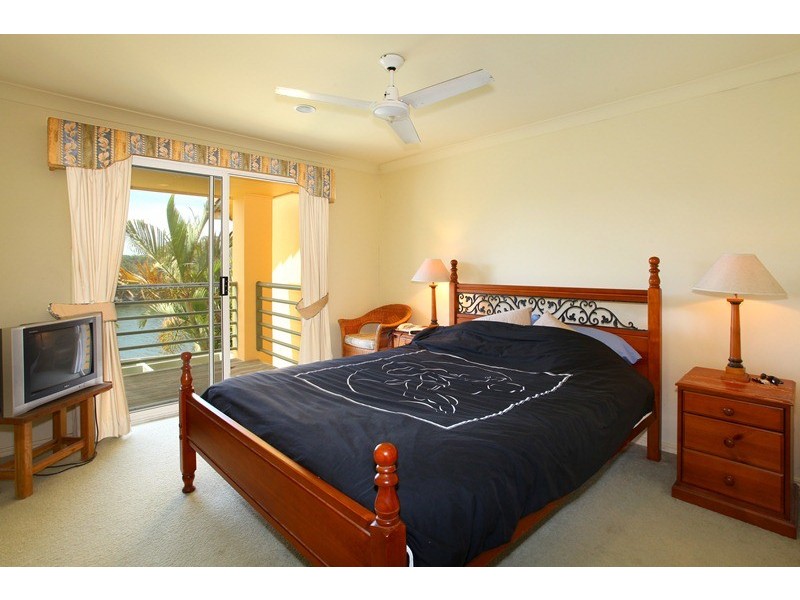 175/215 Cottesloe Drive, Mermaid Waters QLD 4218