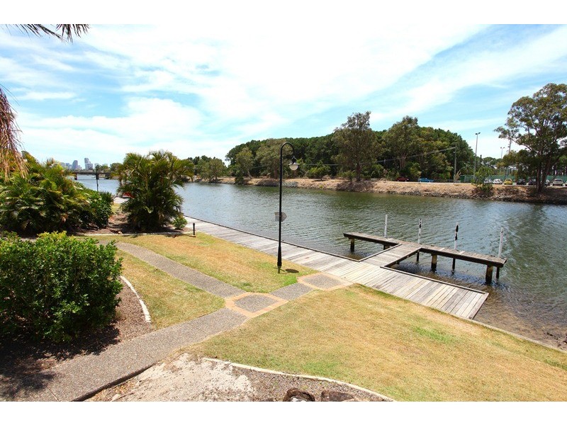 175/215 Cottesloe Drive, Mermaid Waters QLD 4218