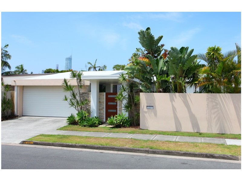 32 Allambi Avenue, Broadbeach Waters QLD 4218
