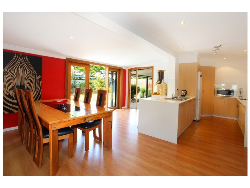 32 Allambi Avenue, Broadbeach Waters QLD 4218