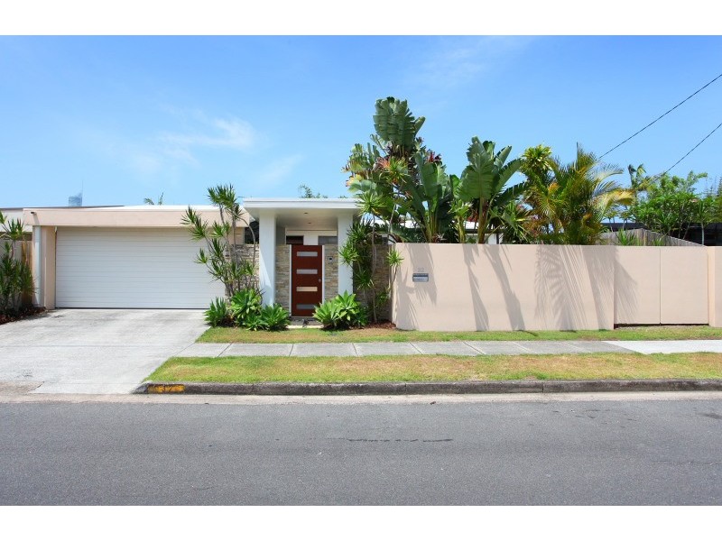 32 Allambi Avenue, Broadbeach Waters QLD 4218