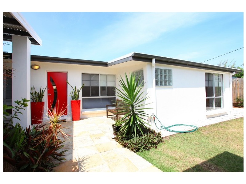 32 Allambi Avenue, Broadbeach Waters QLD 4218