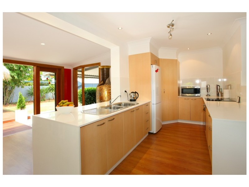 32 Allambi Avenue, Broadbeach Waters QLD 4218