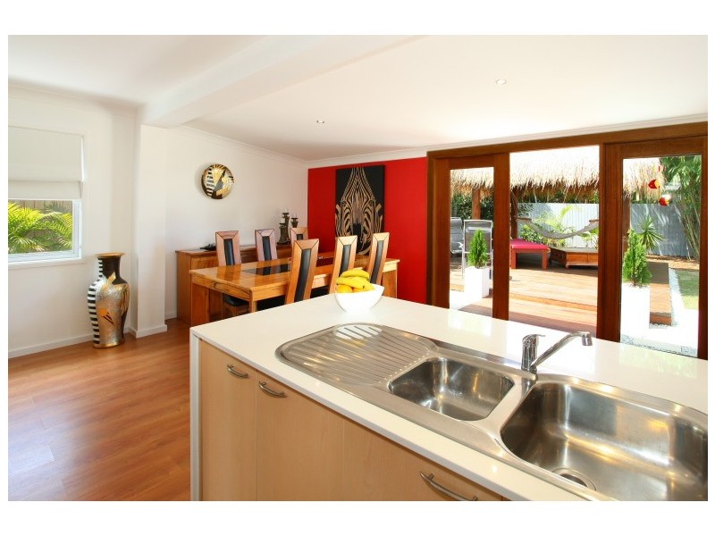 32 Allambi Avenue, Broadbeach Waters QLD 4218