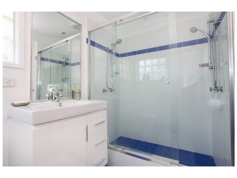 32 Allambi Avenue, Broadbeach Waters QLD 4218