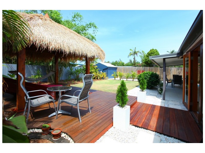 32 Allambi Avenue, Broadbeach Waters QLD 4218