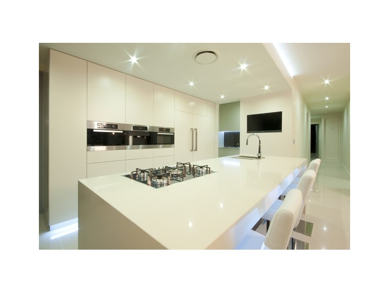 90 Monaco Street, Broadbeach Waters QLD 4218