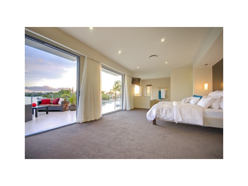 90 Monaco Street, Broadbeach Waters QLD 4218