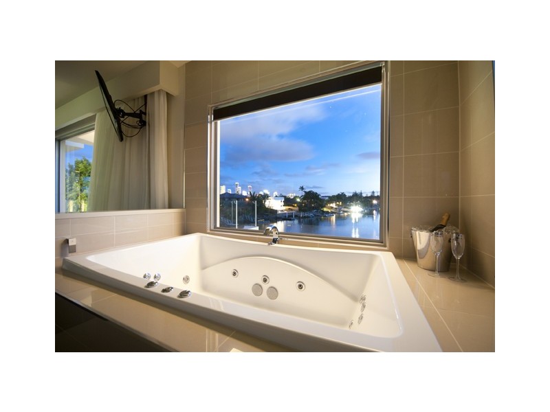 90 Monaco Street, Broadbeach Waters QLD 4218