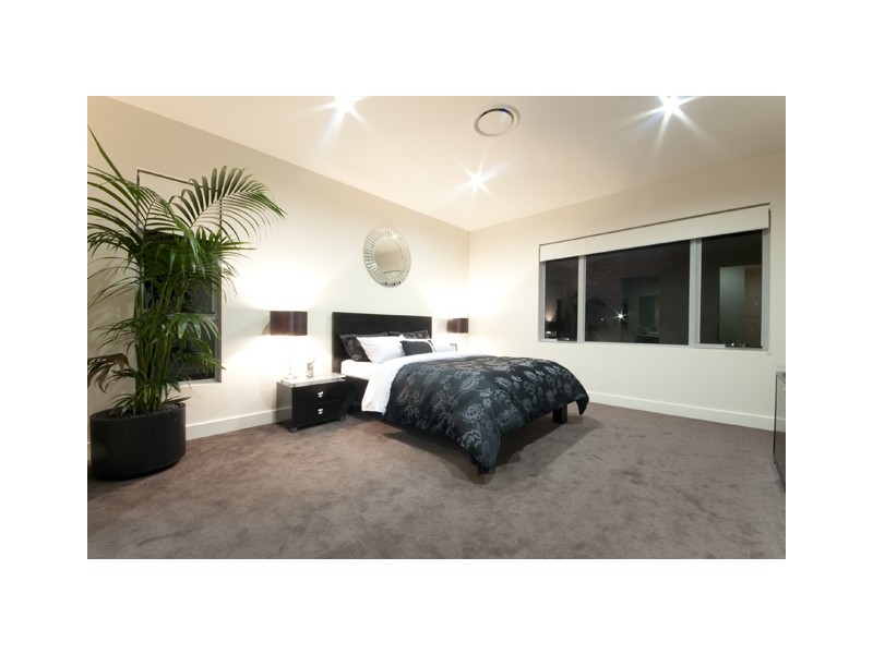 90 Monaco Street, Broadbeach Waters QLD 4218