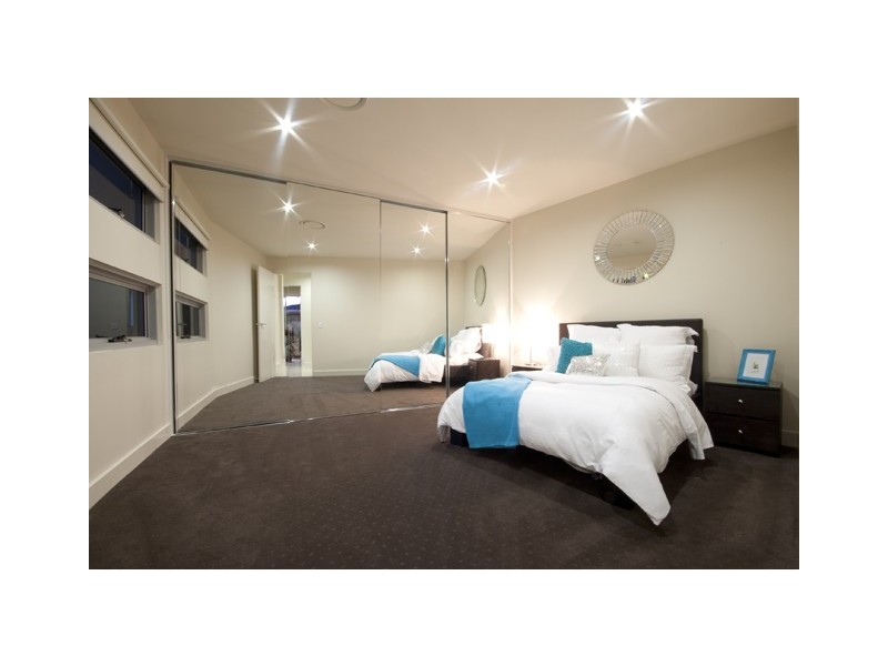 90 Monaco Street, Broadbeach Waters QLD 4218