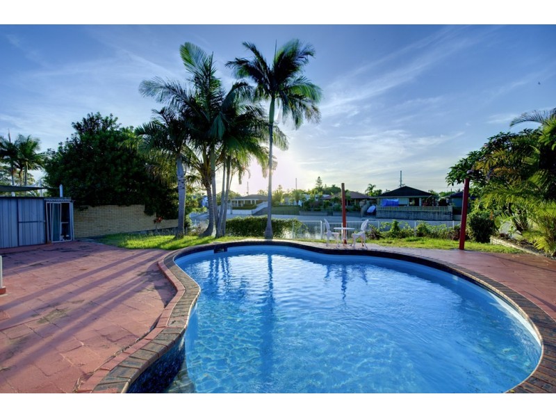 33 Beverley Crescent, Broadbeach Waters QLD 4218