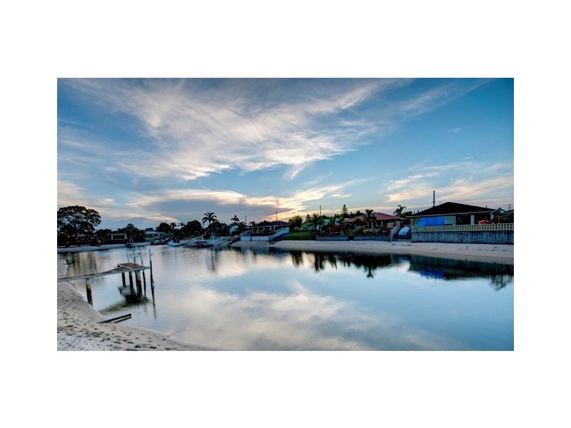 33 Beverley Crescent, Broadbeach Waters QLD 4218