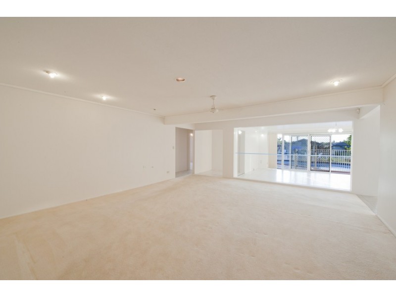 33 Beverley Crescent, Broadbeach Waters QLD 4218