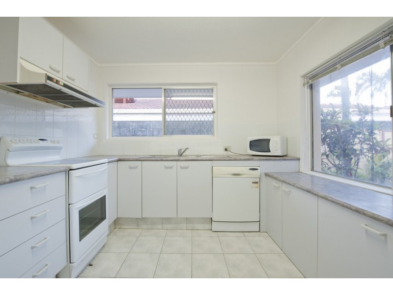 33 Beverley Crescent, Broadbeach Waters QLD 4218