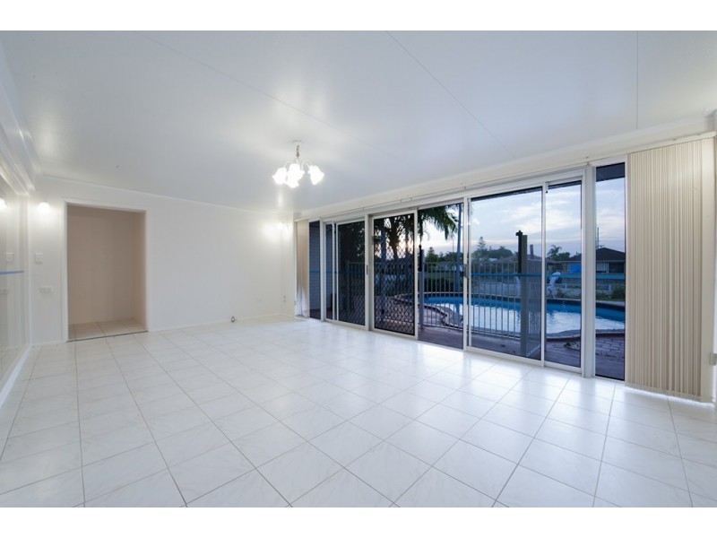 33 Beverley Crescent, Broadbeach Waters QLD 4218