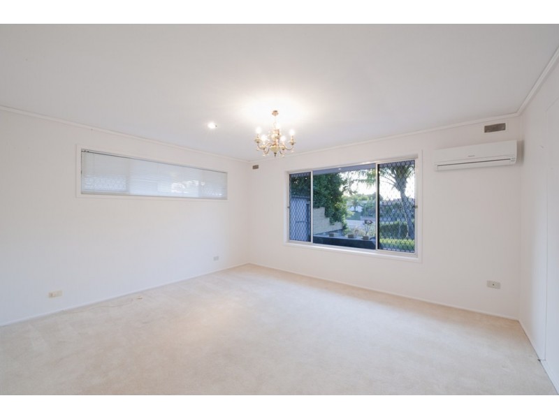 33 Beverley Crescent, Broadbeach Waters QLD 4218