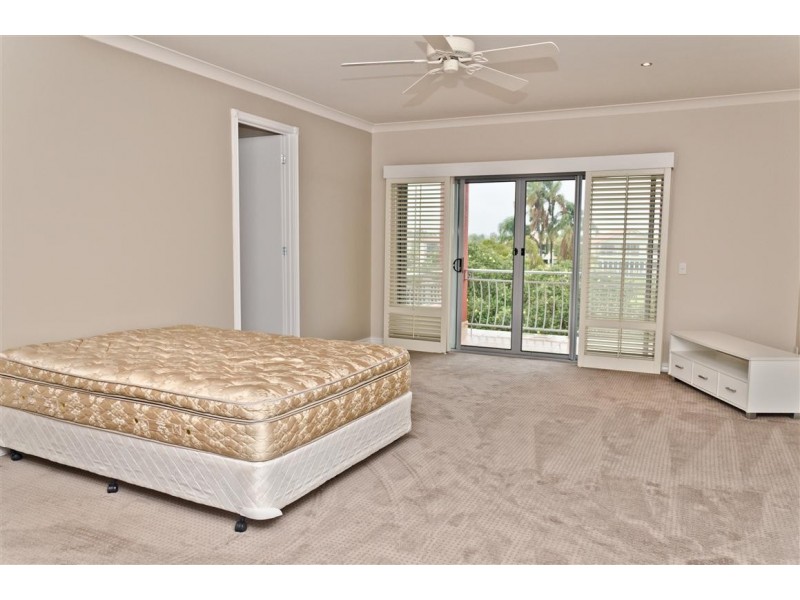 16/145 Palm Meadows Drive, Carrara QLD 4211