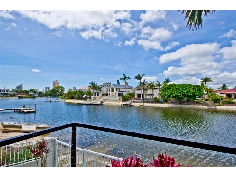 26 Andrea Avenue, Broadbeach Waters QLD 4218
