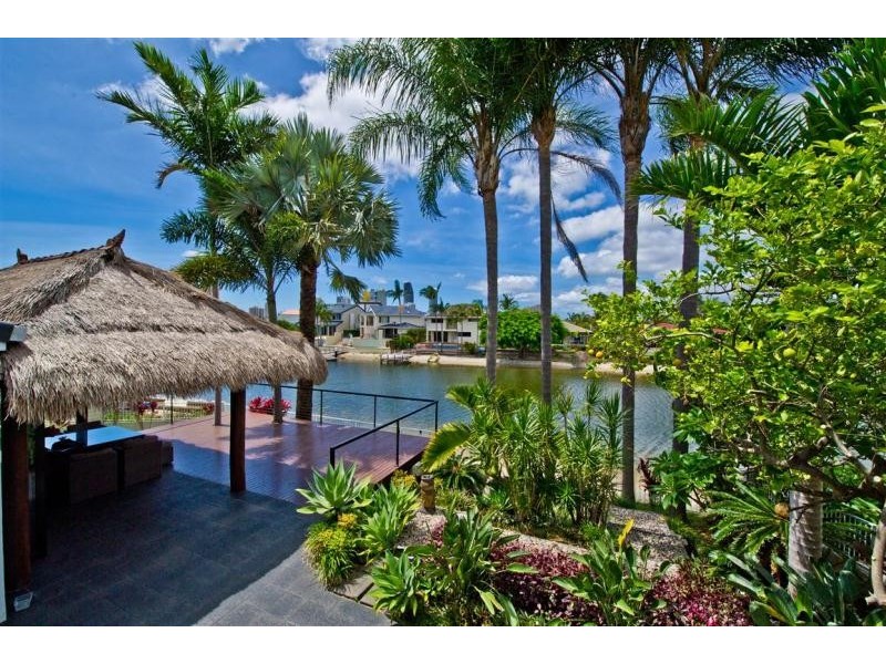 26 Andrea Avenue, Broadbeach Waters QLD 4218