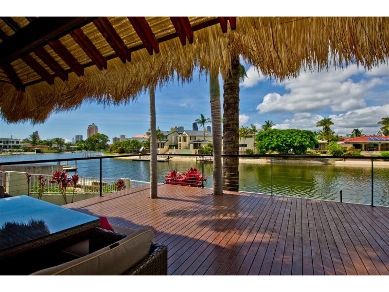 26 Andrea Avenue, Broadbeach Waters QLD 4218