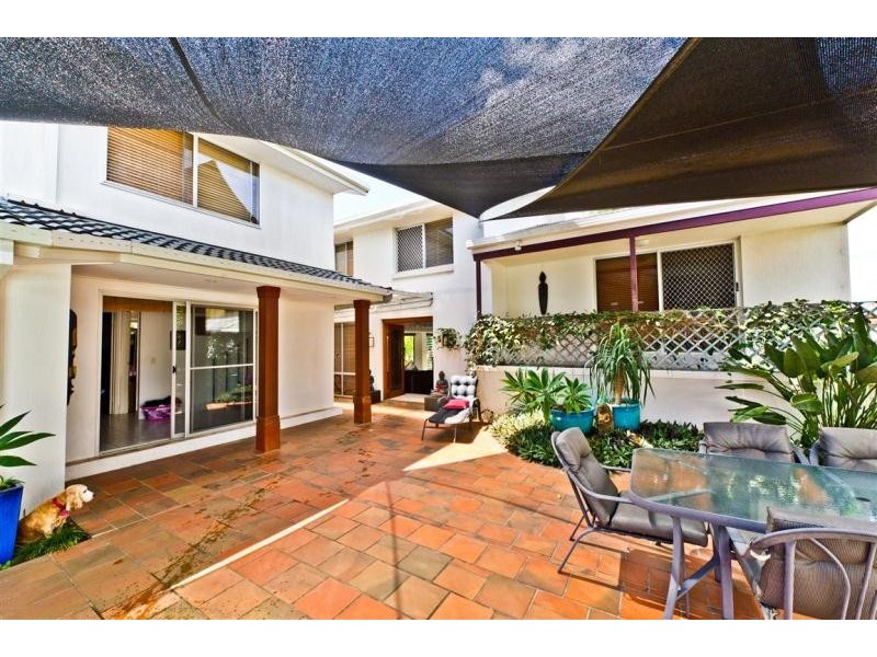 26 Andrea Avenue, Broadbeach Waters QLD 4218