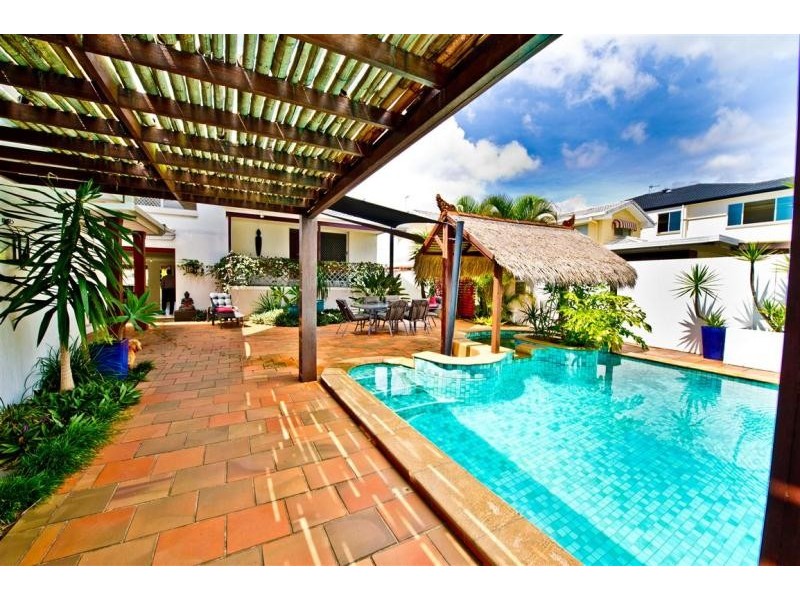 26 Andrea Avenue, Broadbeach Waters QLD 4218