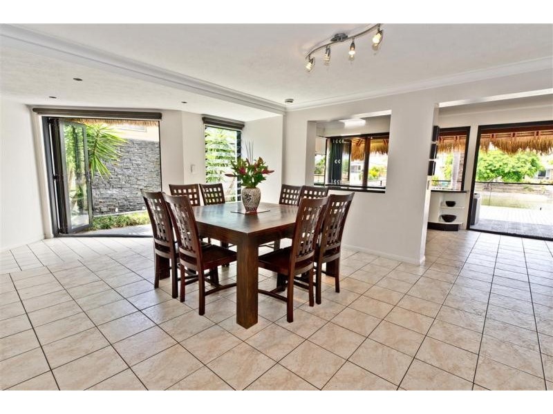 26 Andrea Avenue, Broadbeach Waters QLD 4218