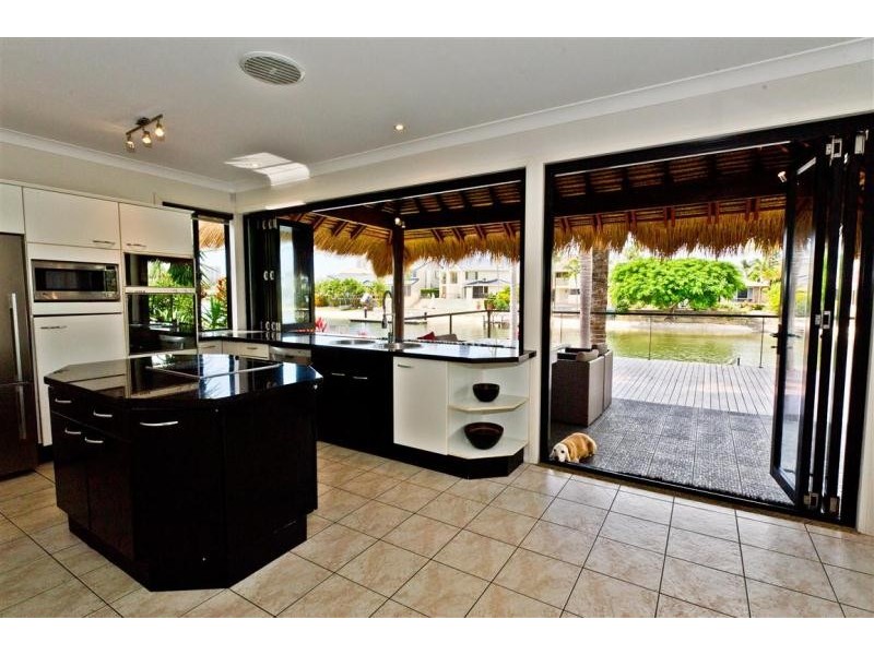 26 Andrea Avenue, Broadbeach Waters QLD 4218