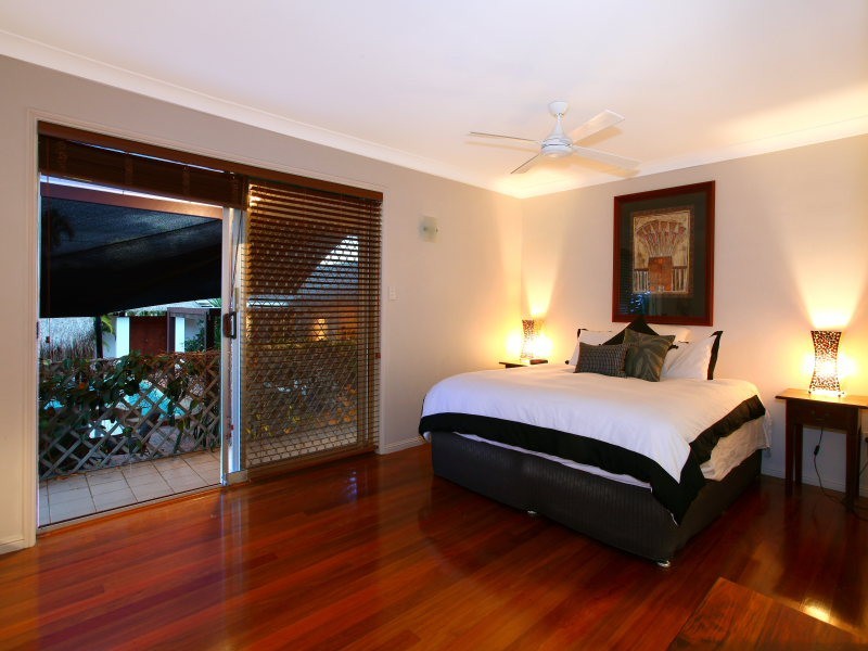 26 Andrea Avenue, Broadbeach Waters QLD 4218