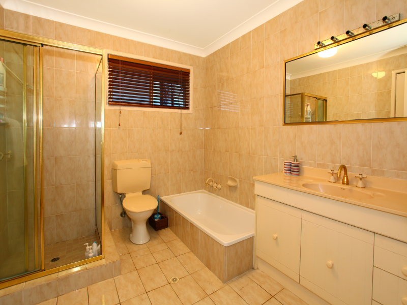 26 Andrea Avenue, Broadbeach Waters QLD 4218