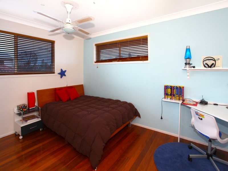 26 Andrea Avenue, Broadbeach Waters QLD 4218