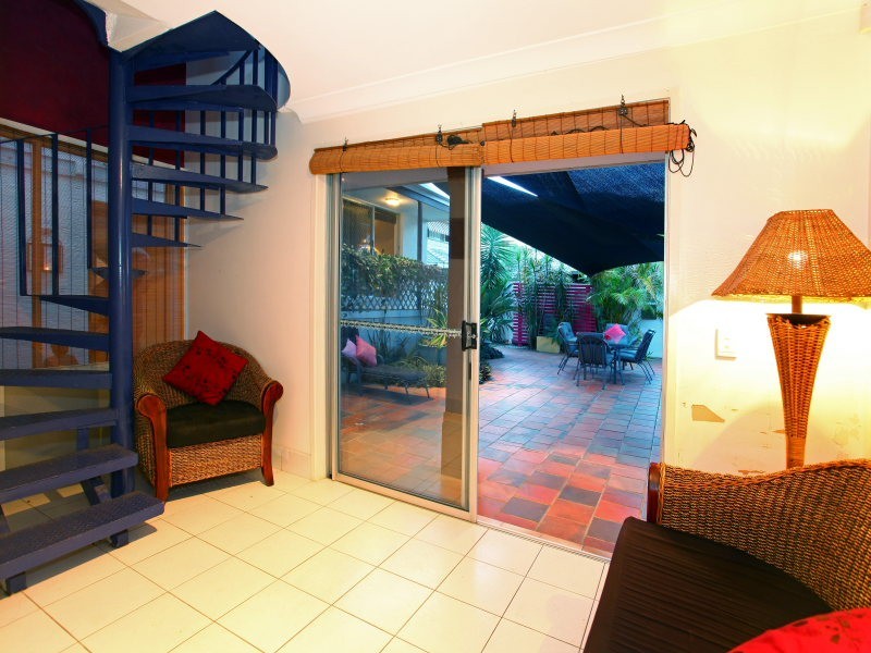26 Andrea Avenue, Broadbeach Waters QLD 4218