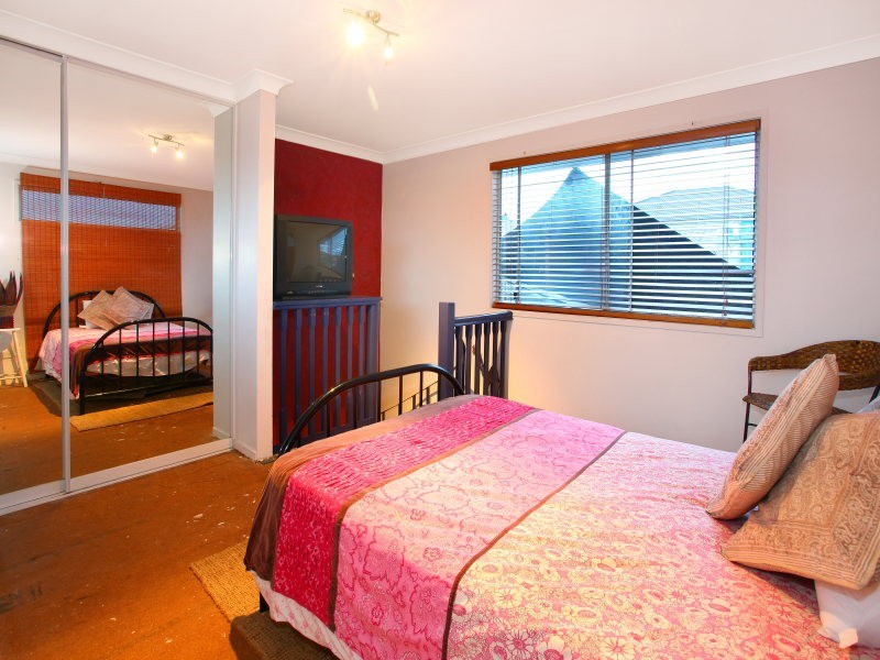 26 Andrea Avenue, Broadbeach Waters QLD 4218